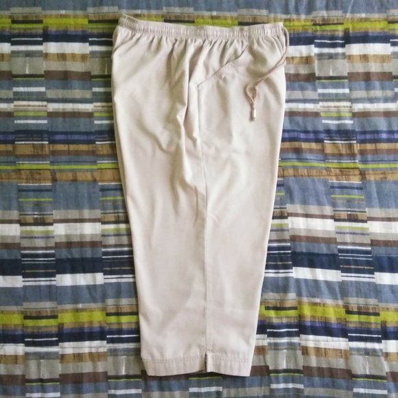 Paradise Bay Petites Tan Capris - Picture 3 of 8